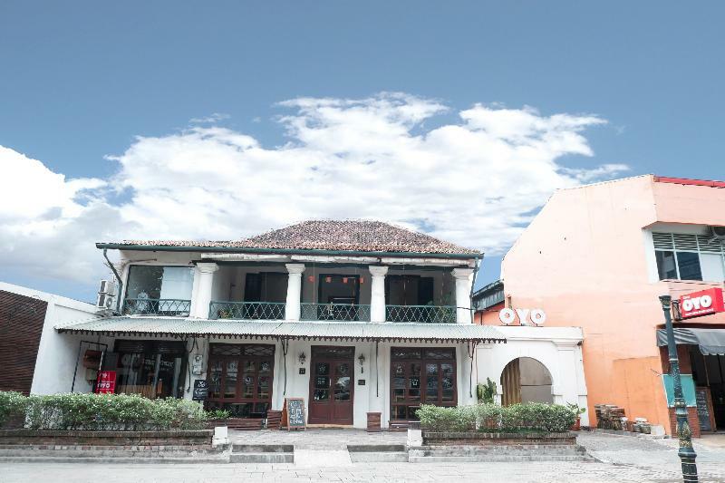 Oyo 422 Achterhuis Semarang
